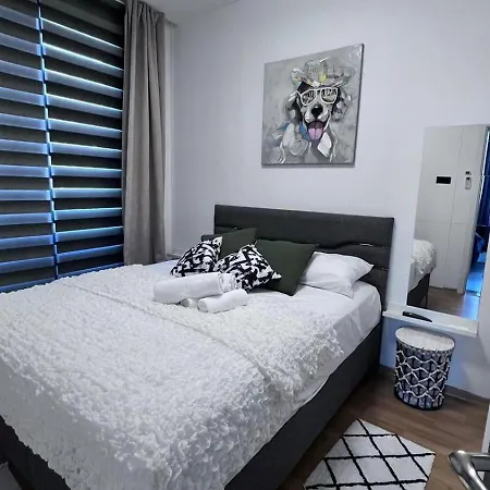 Merkezde Havuzlu Apartment